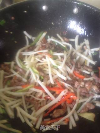 Stir-fried Silver Bar with Shredded Lamb recipe