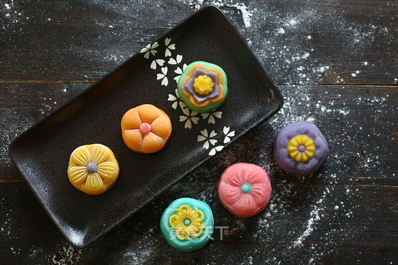 Colorful Three-dimensional Moon Cakes recipe