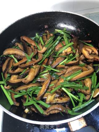 Stir-fried Mushrooms with Leek recipe