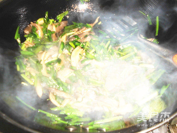 Stir-fried Leek with Fresh Mushrooms recipe