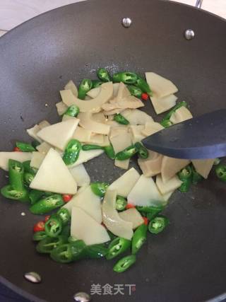 Fried Large Intestine with Sour Bamboo Shoots recipe