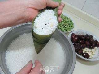 Red Dates, Lotus Seeds and Green Bean Rice Dumplings recipe