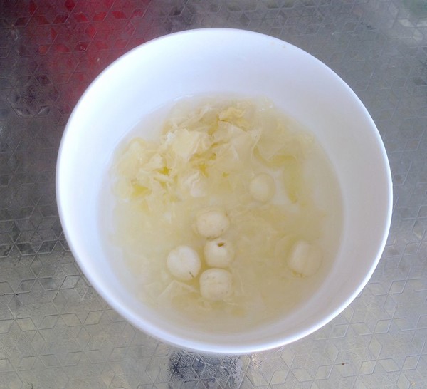 Tremella, Lotus Seed and Lily Soup recipe