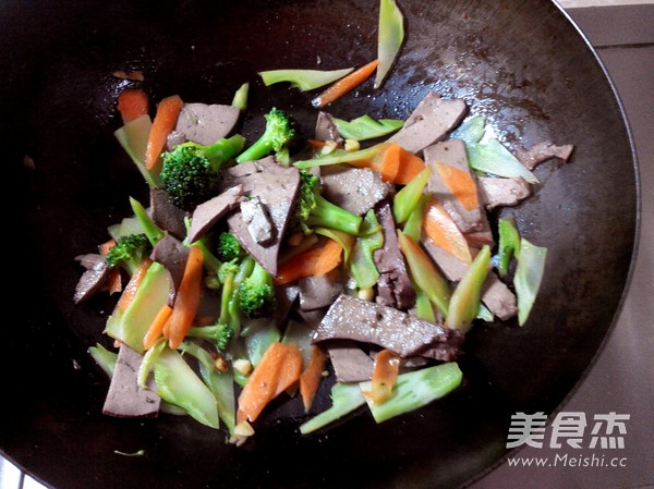 Stir-fried Pork Liver with Broccoli recipe