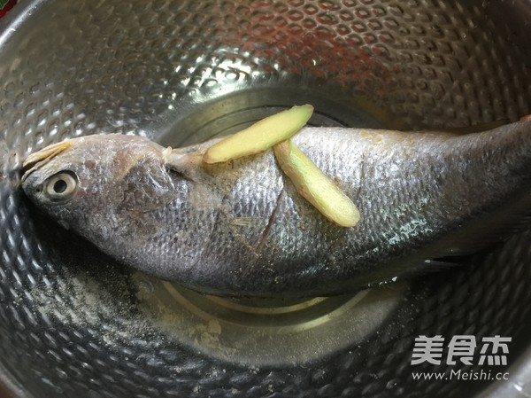 Steamed Yellow Croaker with Tempeh recipe
