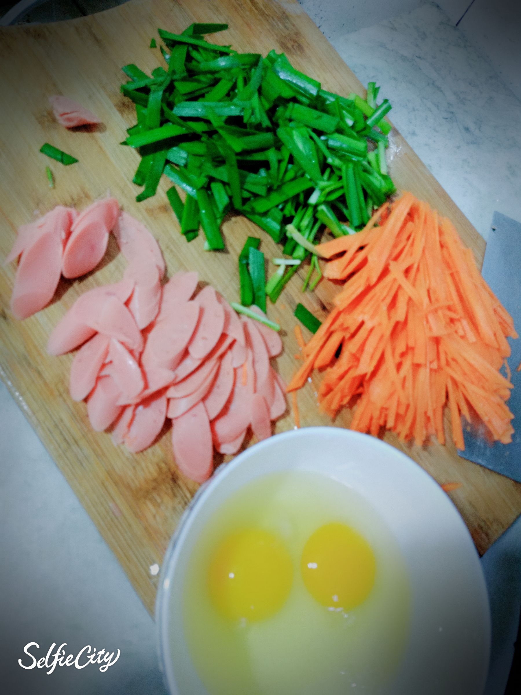 Fried Noodles with Carrot and Egg recipe