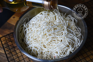 Steamed Noodles with Beans recipe