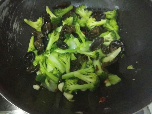 Fried Fungus with Broccoli recipe