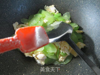 Fried Duck Eggs with Lettuce recipe