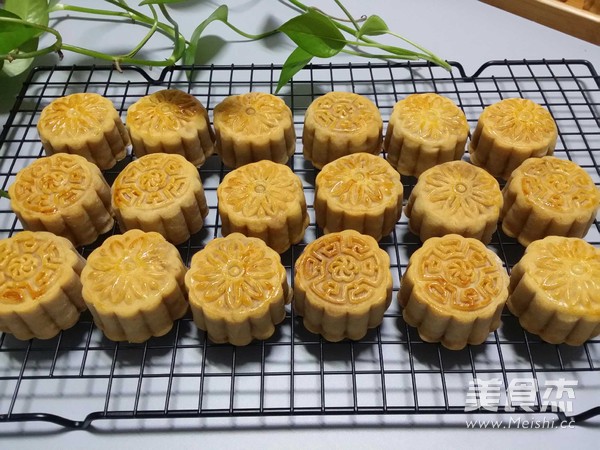 Mooncake with Lotus Seed Paste with Xylitol recipe