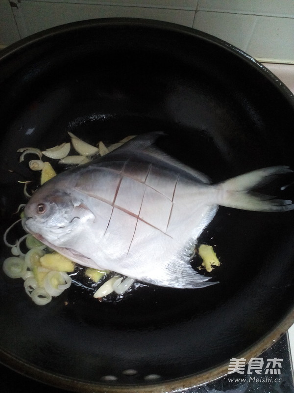 Homemade Braised Pomfret recipe