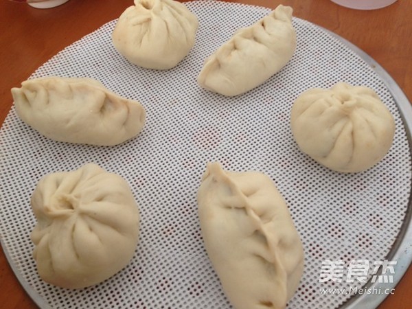 Barbecued Pork Bun with Honey Sauce is Made in A Pot recipe