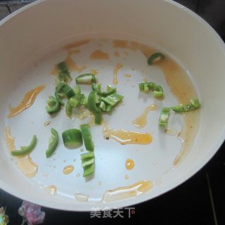 Stir-fried Meatballs with Green Peppers recipe