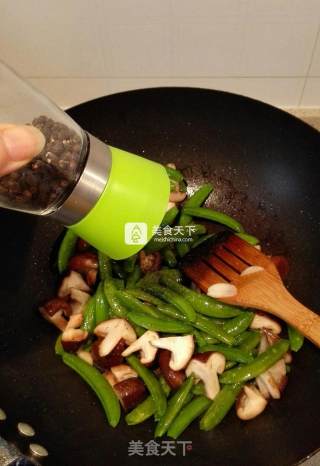 Stir-fried Sweet Beans with Shiitake Mushrooms recipe