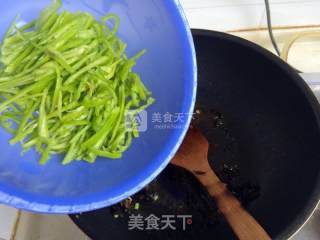 Stir-fried Shredded Pork with Green Pepper and Mustard recipe