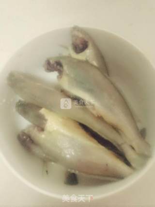 Pan-fried Small Yellow Croaker recipe