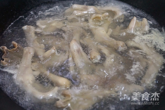Sour Radish Duck Foot Soup recipe