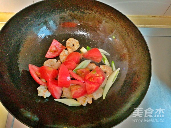 Scrambled Eggs with Tomato and Shrimp recipe