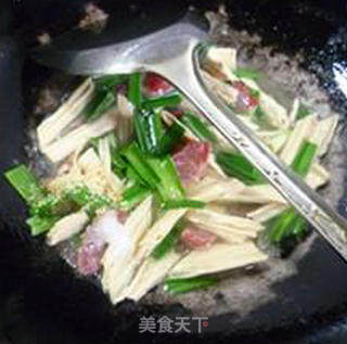Stir-fried Yuba with Garlic Sausage recipe