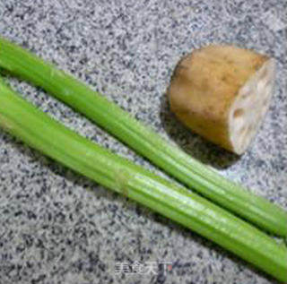 Stir-fried Lotus Root with Black Fungus and Celery recipe