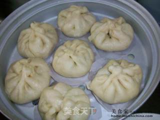 My Debut ~ Steamed Buns @@萝卜蛋烧肉包子 recipe