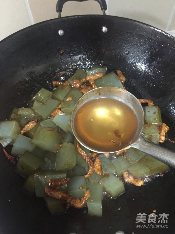 Fried Jelly with Shredded Pork recipe