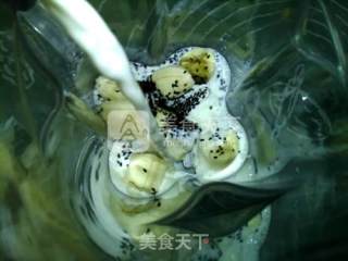 Black Sesame Banana Milk Drink recipe