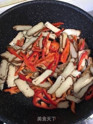 Stir-fried Chili with Cowhide Dried Seeds recipe