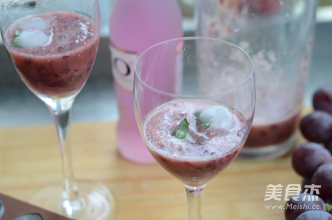 Grape Mint Rio Cocktail recipe