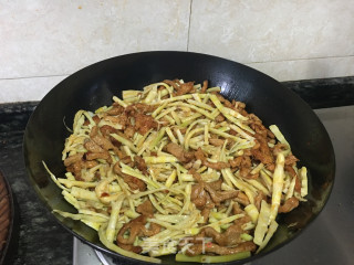 Stir-fried Shredded Pork with Bamboo Shoots recipe