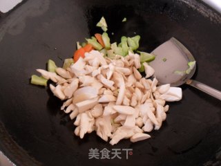 Fried Gluten with Bowling Mushrooms recipe