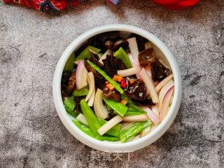 Snow Peas and Onion Mixed Fungus recipe