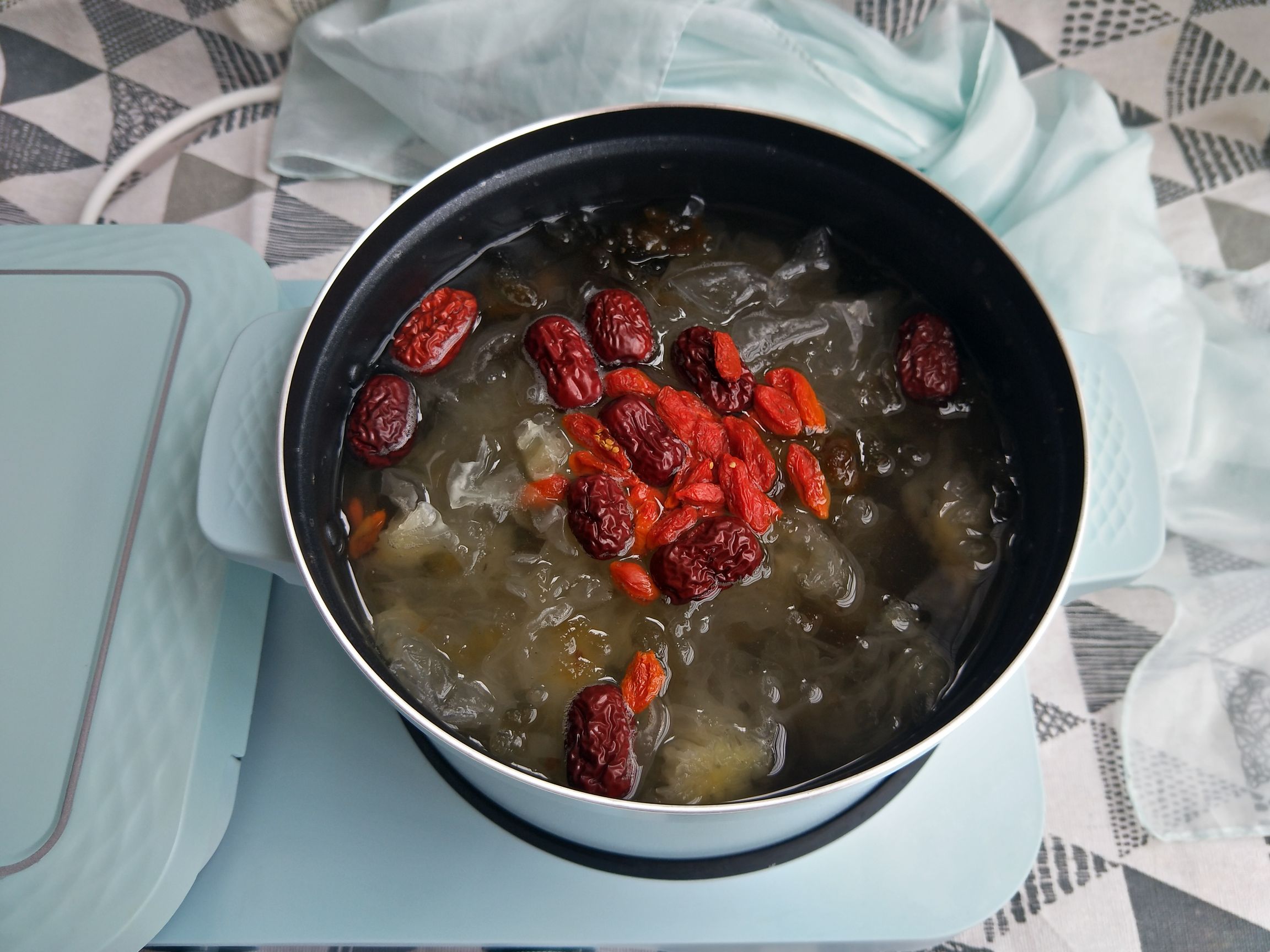 Peach Gum White Fungus Soup recipe