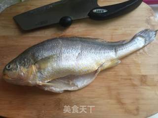 Sweet and Sour Yellow Croaker recipe