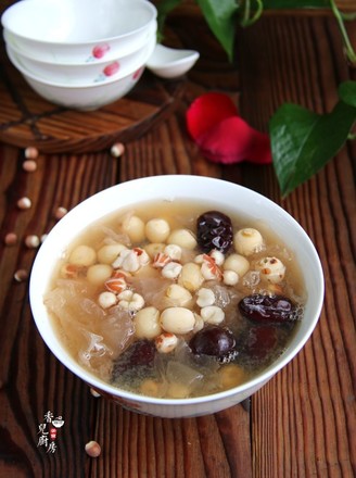 Gorgon, Lotus Seed and Tremella Soup recipe