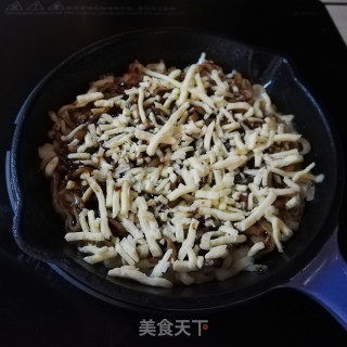 Assorted Pizza with Fried Noodles recipe