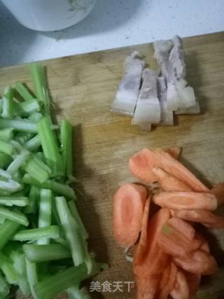 Celery Stir-fried Fungus recipe