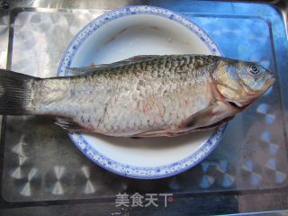 Bean Sprouts and Crucian Carp Soup recipe