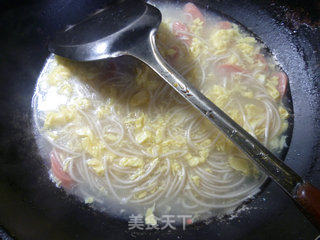 Ham Sausage and Egg Flower Soba Noodles recipe