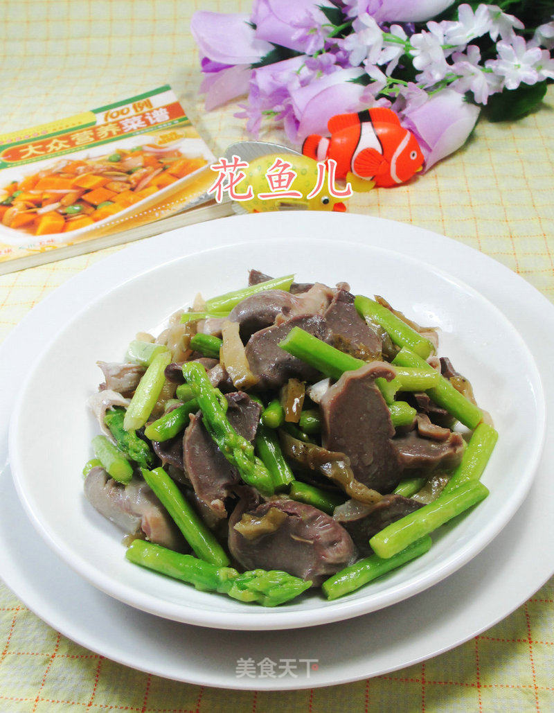 Stir-fried Goose Gizzards with Shredded Mustard and Asparagus recipe