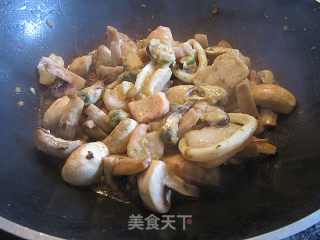 Assorted Seafood Stewed Mushrooms recipe