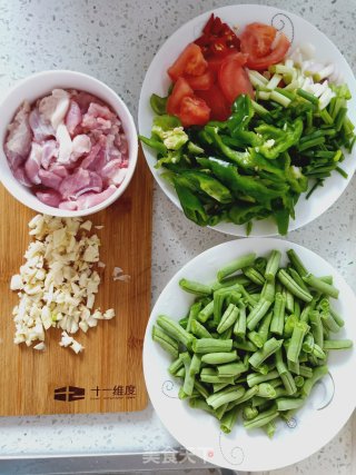 Steamed Noodles with Beans and Pork recipe