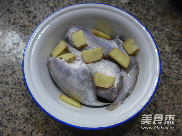 Deep-fried Black Pomfret recipe