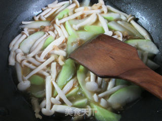 Mustard Shredded White Jade Mushroom Boiled to Bloom at Night recipe