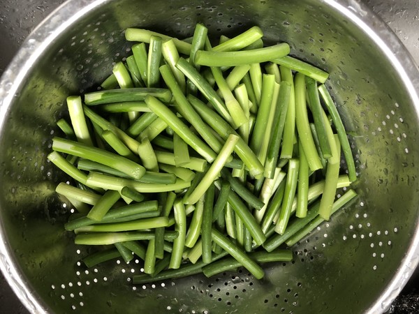 Stir-fried Bacon with Garlic Moss recipe