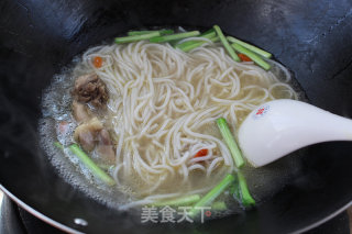 Refreshing Chicken Soup Rice Noodles recipe