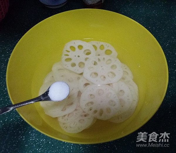 Sour and Spicy Fungus Mixed with Lotus Root Slices recipe