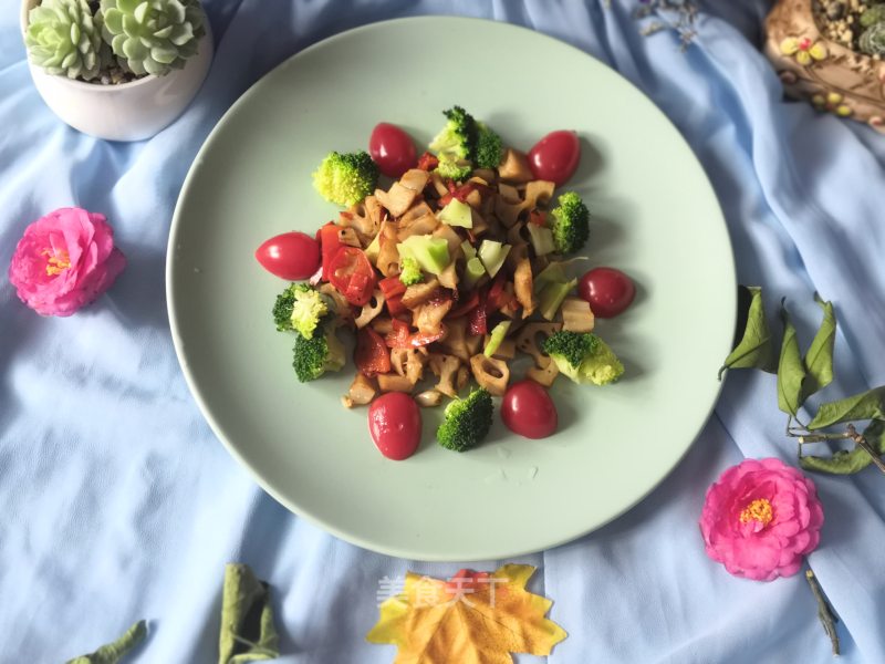 Stir-fried Lotus Root with Red Pepper recipe