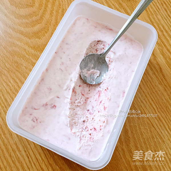 Strawberry Yogurt Ice Cream recipe