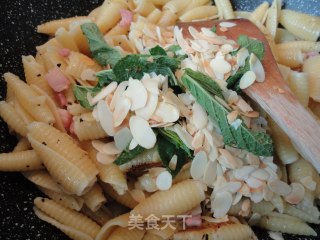 Pasta with Bacon and Mint Almonds recipe